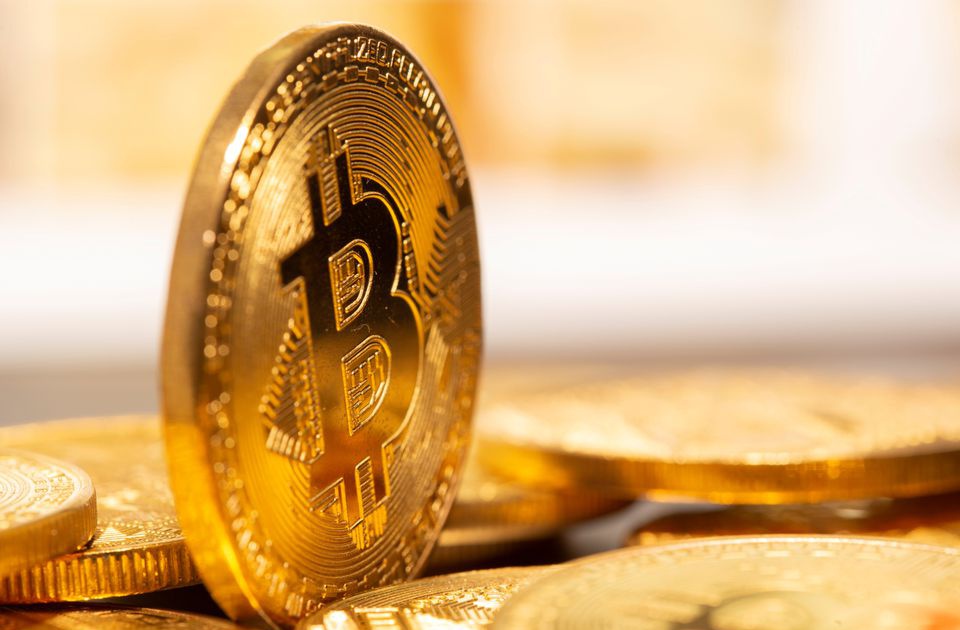 Bitcoin là gì? Có nên đầu tư Bitcoin vào thời điểm này?