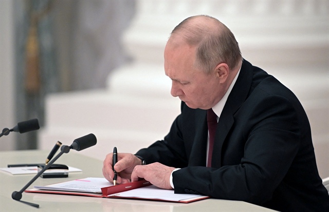 ViMoney: Tổng thống Nga Putin tuyên bố công nhận nền độc lập của 2 khu vực ly khai ở miền đông Ukraine h1