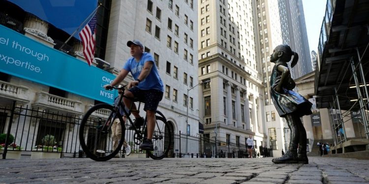 Thị trường toàn cầu thích ứng với sự thay đổi trong giọng điệu của Cục Dự trữ Liên bang Mỹ