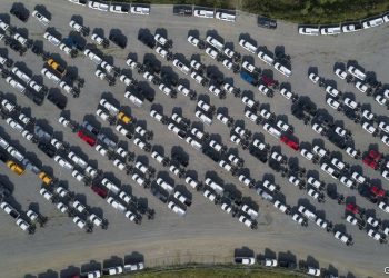 Chất bán dẫn tạo ra rào cản không mong muốn đối với các nhà sản xuất ô tô