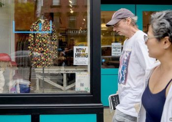 Viện trợ thất nghiệp kết thúc đại dịch vẫn chưa mang lại việc làm thêm