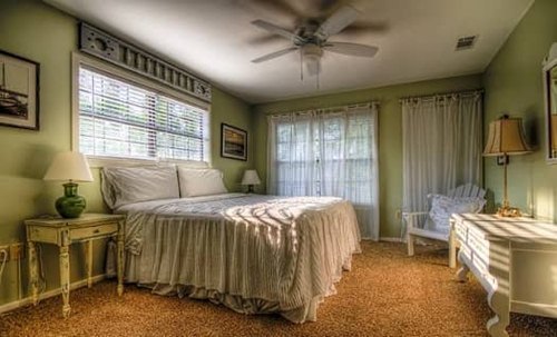Thoạt nhìn thì có vẻ đẹp và sang trọng nhưng hóa ra những thiết kế phòng ngủ này lại đang âm thầm gây hại cho sức khỏe của gia chủ - Ảnh 3. Thoạt nhìn thì có vẻ đẹp và sang trọng nhưng hóa ra những thiết kế phòng ngủ này lại đang âm thầm gây hại cho sức khỏe của gia chủ - Ảnh 3.