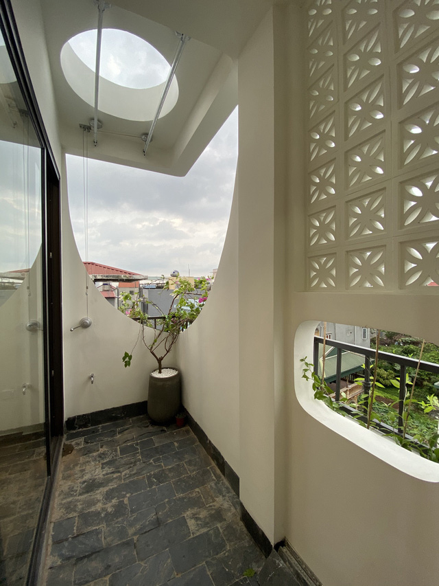 Đôi vợ chồng trẻ xây ngôi nhà nhỏ có võ chỉ rộng 30m2 mà như rộng tới 60m2 khiến ai cũng ngỡ ngàng - Ảnh 15. Đôi vợ chồng trẻ xây ngôi nhà nhỏ có võ chỉ rộng 30m2 mà như rộng tới 60m2 khiến ai cũng ngỡ ngàng - Ảnh 15.