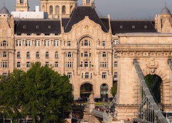 Bill Gates mua lại chuỗi khách sạn Four Seasons với 2,21 tỷ USD