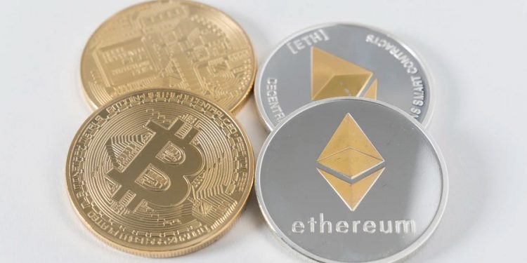 Tỷ phú Barry Sternlicht đã mua Bitcoin và Ethereum