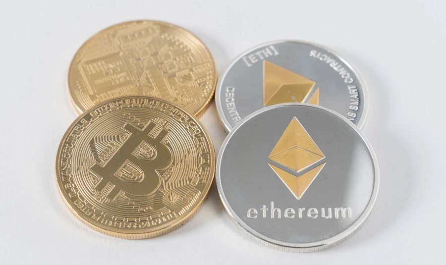 Tỷ phú Barry Sternlicht đã mua Bitcoin và Ethereum