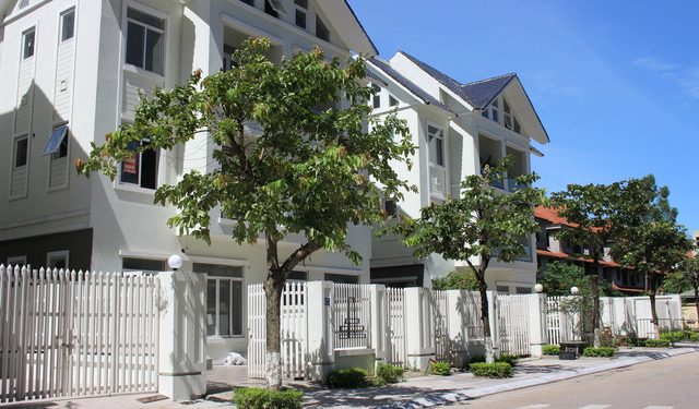 Các nhà đầu tư và môi giới bất động sản ăn mừng khi Hà Nội nới lỏng giãn cách