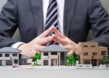 Có nên đầu tư vào bất động sản “ngộp”, đợi hết dịch rồi mới bán?