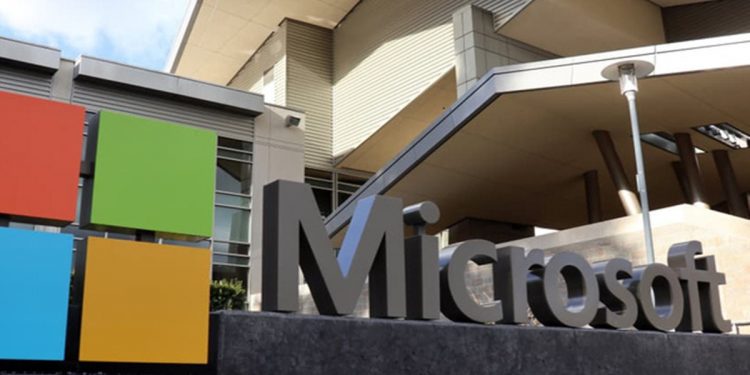 Tiềm ẩn cuộc chiến ngầm sau khi Amazon mất sếp lớn vào tay Microsoft