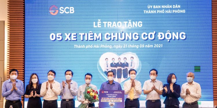 SCB tặng Hải Phòng 5 xe tiêm chủng lưu động