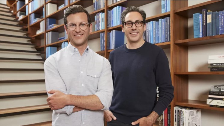 ViMoney - Các thương hiệu tiêu dùng đang huy động vốn trên thị trường IPO - Đồng CEO Dave Gilboa (trái) và Neil Blumenthal (phải) của Warby Parker