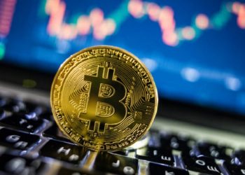 Nhà đầu tư “dậy sóng” lo ngại giá Bitcoin lao dốc về mức 40.000 USD