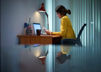 Bùng nổ văn hóa 996 ở Trung Quốc