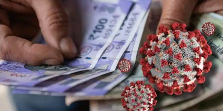 Ngành ngân hàng ứng phó với nguy cơ lây nhiễm từ tiền mặt