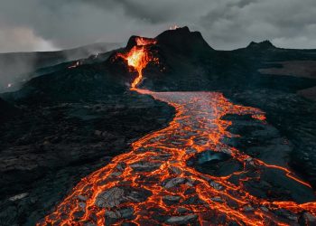 Tổng thống cho thấy “Những bước đầu tiên” của giàn khoan khai thác Bitcoin trên núi lửa của El Salvador