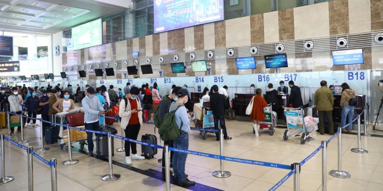 Cục Hàng không yêu cầu dừng bán vé máy bay nội địa