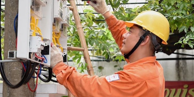 Lo lắng về năng lượng điện quốc gia, hơn 200 nhà khoa học gửi tâm thư