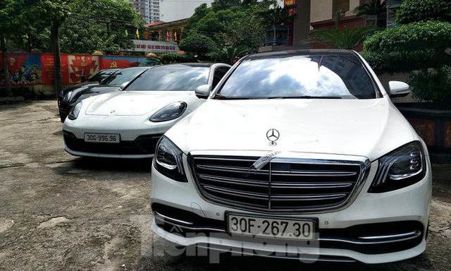Cận cảnh hàng chục xe sang với số tiền khủng vừa được thu giữ từ một giới ăn chơi ở Hà Nội - Ảnh 2. Cận cảnh hàng chục xe sang với số tiền khủng vừa được thu giữ từ một giới ăn chơi ở Hà Nội - Ảnh 2.