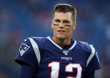 Tom Brady tặng Bitcoin cho người hâm mộ để đổi lấy quả bóng Touchdown thứ 600