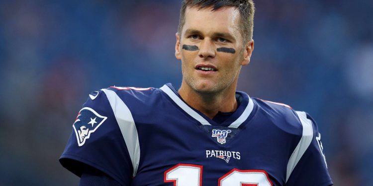Tom Brady tặng Bitcoin cho người hâm mộ để đổi lấy quả bóng Touchdown thứ 600