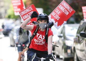 Đề xuất mức thuế thu nhập doanh nghiệp tối thiểu của Đảng Dân chủ nhắm vào các tập đoàn lớn của Mỹ