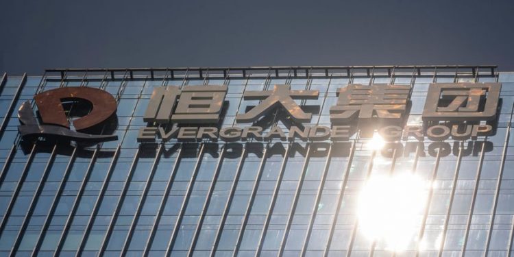 Evergrande bán hàng loạt tài sản để trả nợ