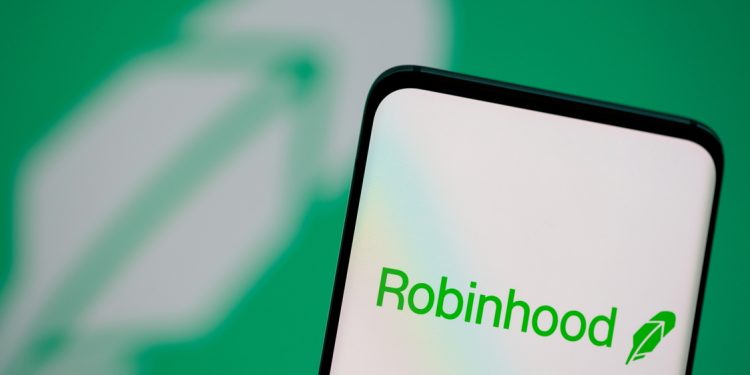 Hơn 2 triệu cổ phiếu Robinhood được ARK Invest của Cathie Wood mua, trong khi Shib và Doge tăng giá