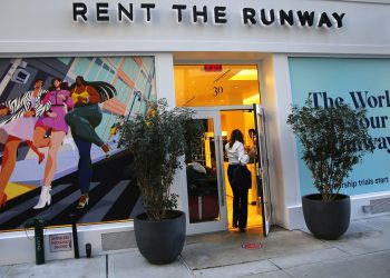 Cổ phiếu Rent the Runway đóng cửa dưới giá IPO vào ngày đầu tiên giao dịch