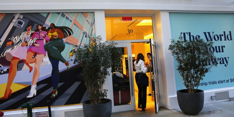 Cổ phiếu Rent the Runway đóng cửa dưới giá IPO vào ngày đầu tiên giao dịch