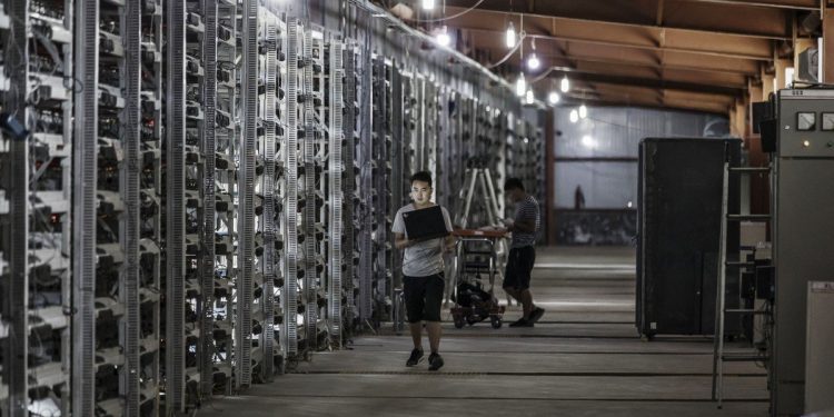 “Người vận chuyển” Bitmain dừng cuộc chơi tỷ USD tại Trung Quốc
