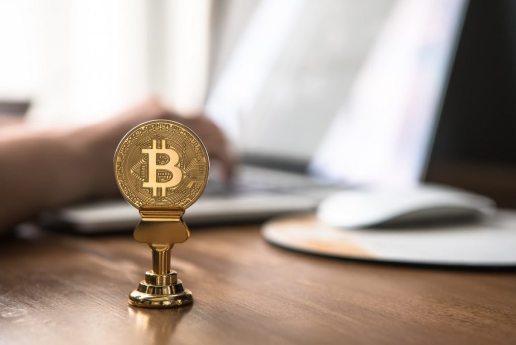 Nguyên nhân nào khiến giá Bitcoin “dậy sóng” vượt mốc 50.000 USD?