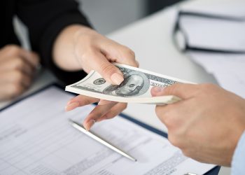 Ngoại tệ - Bạn thấy gì khi Kho bạc chào mua