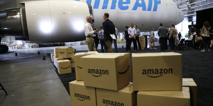 Amazon "chơi lớn" mua máy bay để tự vận chuyển hàng hóa xuyên biên giới