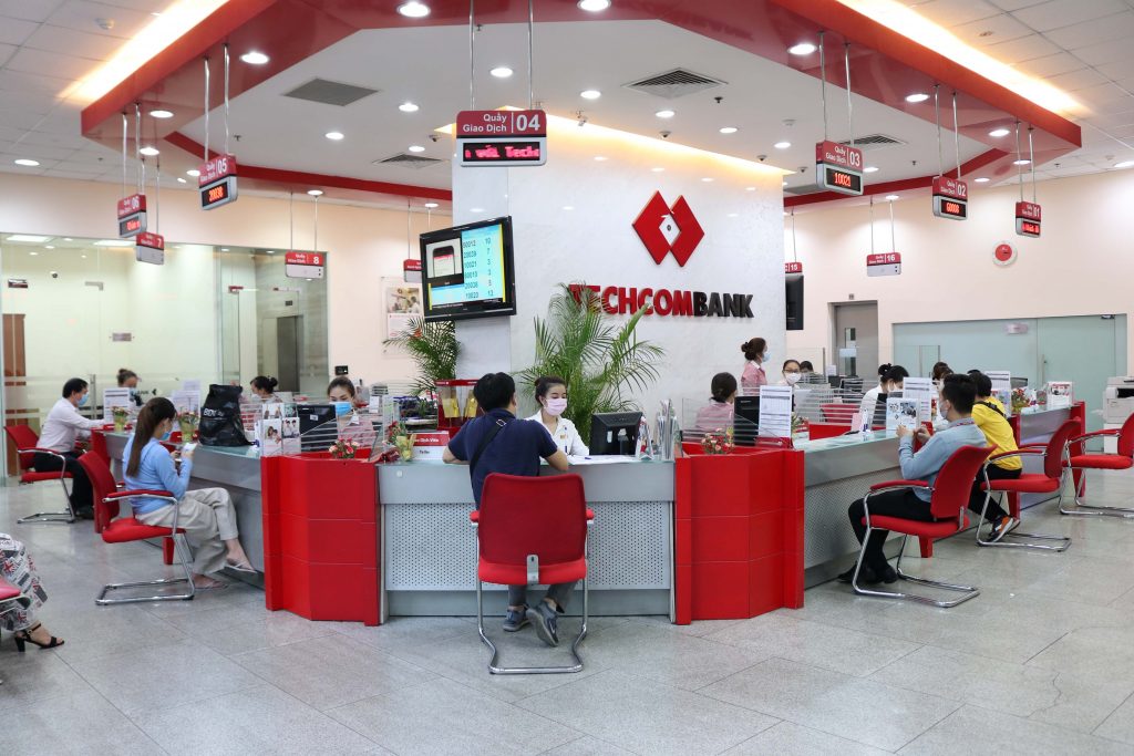 Vừa báo lãi, cổ phiếu Techcombank bỗng quay đầu giảm mạnh