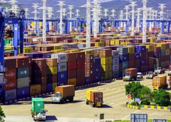 Cước vận chuyển container từ Trung Quốc đến Bờ Tây Hoa Kỳ giảm gần 50%