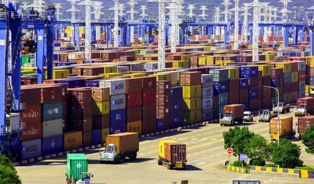 Cước vận chuyển container từ Trung Quốc đến Bờ Tây Hoa Kỳ giảm gần 50%