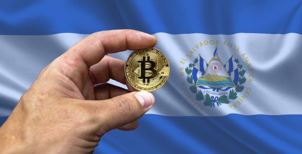 Fitch hạ xếp hạng của El Salvador do việc áp dụng Bitcoin