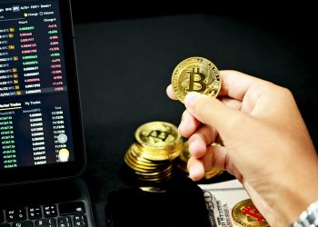 Bitcoin giảm xuống còn 58 nghìn đô la do áp lực chốt lời ngắn hạn