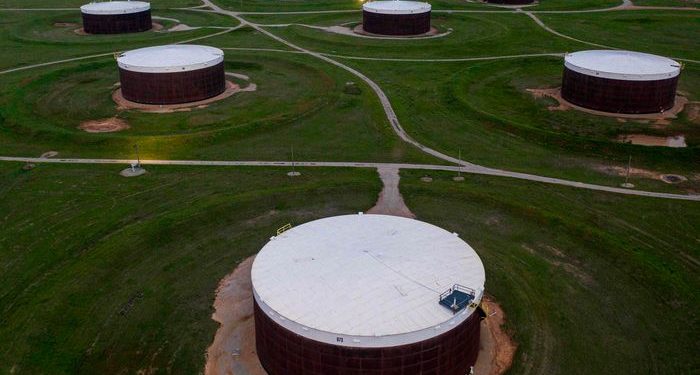 Iran và EU chuẩn bị nối lại đàm phán hạt nhân, giá dầu giảm trong ngắn hạn