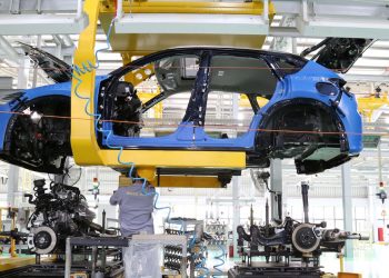 Sau đề xuất giảm lệ phí trước bạ, nhiều khách Việt hoãn nhận ô tô