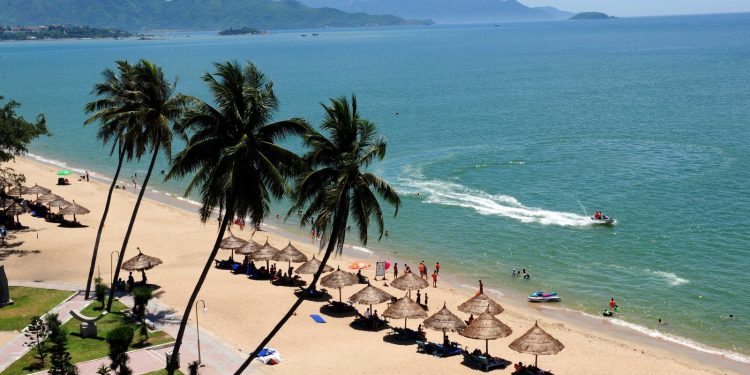 Khánh Hòa muốn mở cửa đón khách quốc tế có "hộ chiếu vaccine" từ tháng sau