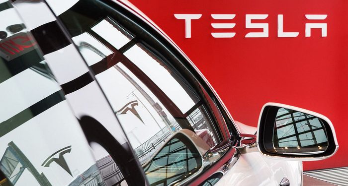 Giá trị cổ phiếu gia tăng chóng mặt! Liệu giá trị vốn hóa thị trường 1 nghìn tỷ đô của Tesla chỉ mới là mở đầu?