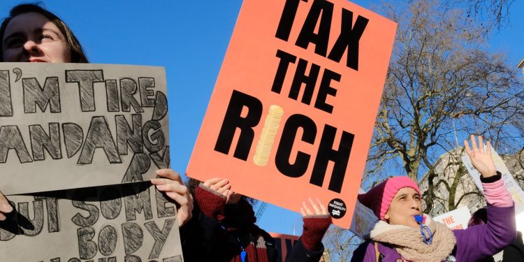 Thực tâm hay làm màu? 30 triệu phú Anh kêu gọi chính phủ đánh thuế nhiều hơn với người giàu