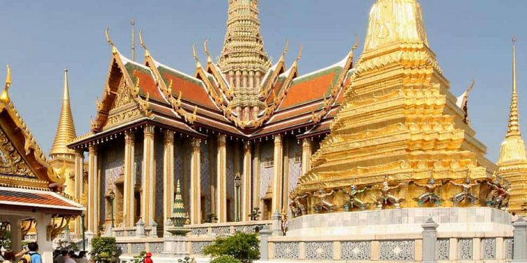 Thái Lan mở cửa đón khách du lịch trở lại trong bối cạnh chưa đến nửa dân số được tiêm vaccine đầy đủ