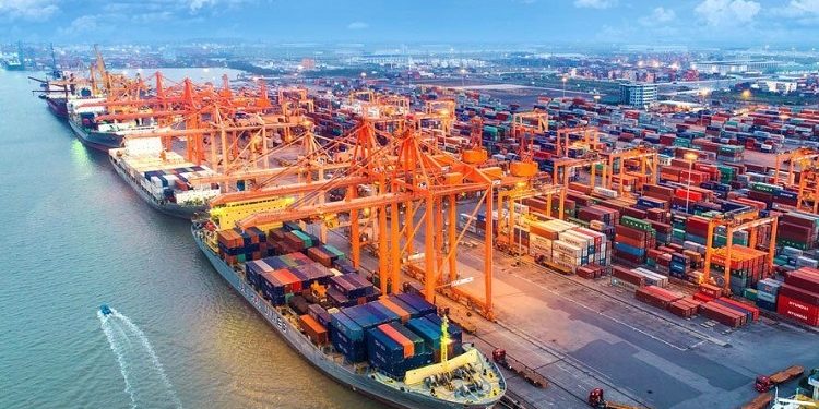 TP.HCM đề xuất lùi thời gian thu phí hạ tầng cảng biển thêm 6 tháng