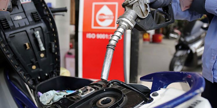 Cửa hàng xăng dầu bị phạt 10 triệu vì treo biển "về ăn cơm"