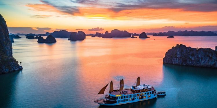 Doanh thu dịch vụ du lịch lữ hành trong 9 tháng giảm đến 64%