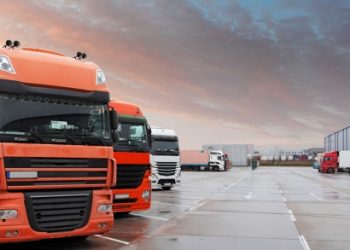 Giá xăng dầu tăng “giáng đòn” mạnh vào doanh nghiệp trong nước