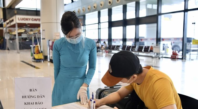 Dừng kê khai cam kết phòng, chống dịch Covid-19 với hành khách đi máy bay, tàu hỏa