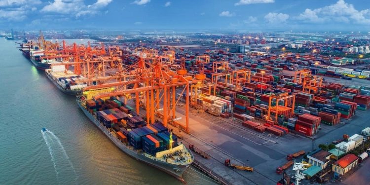 Kim ngạch xuất nhập khẩu cả năm dự báo vượt 600 tỷ USD